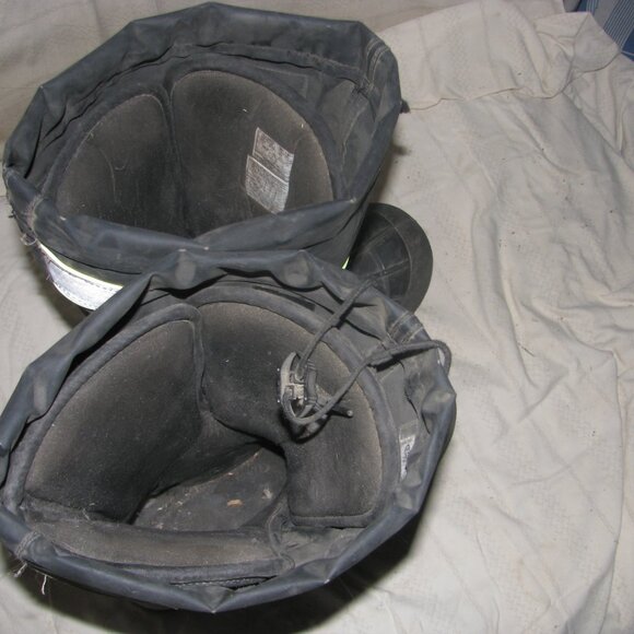 Pair of Baffin "Derrik" winter working boots, Sz 10 - Picture 5 of 7